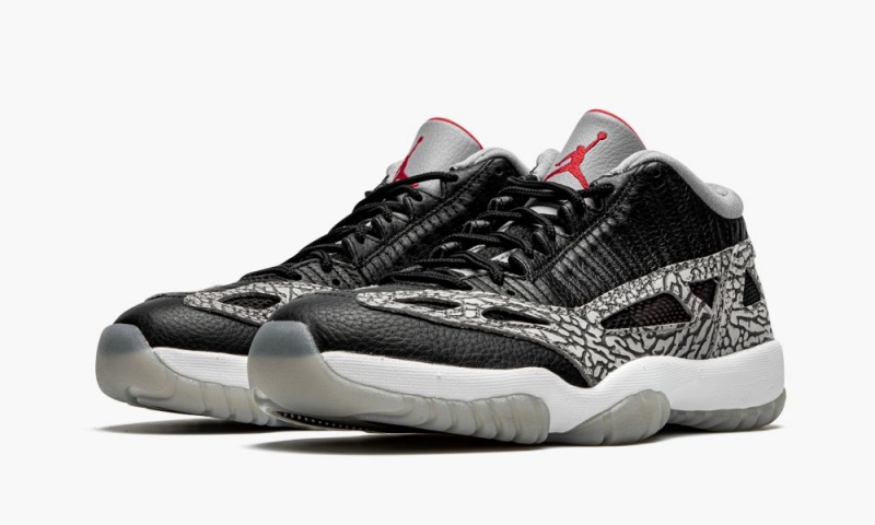 Nike Air Jordan 11 Low IE 'Black Cement' Miesten Kengät Mustat Harmaat | 301JTVKEN