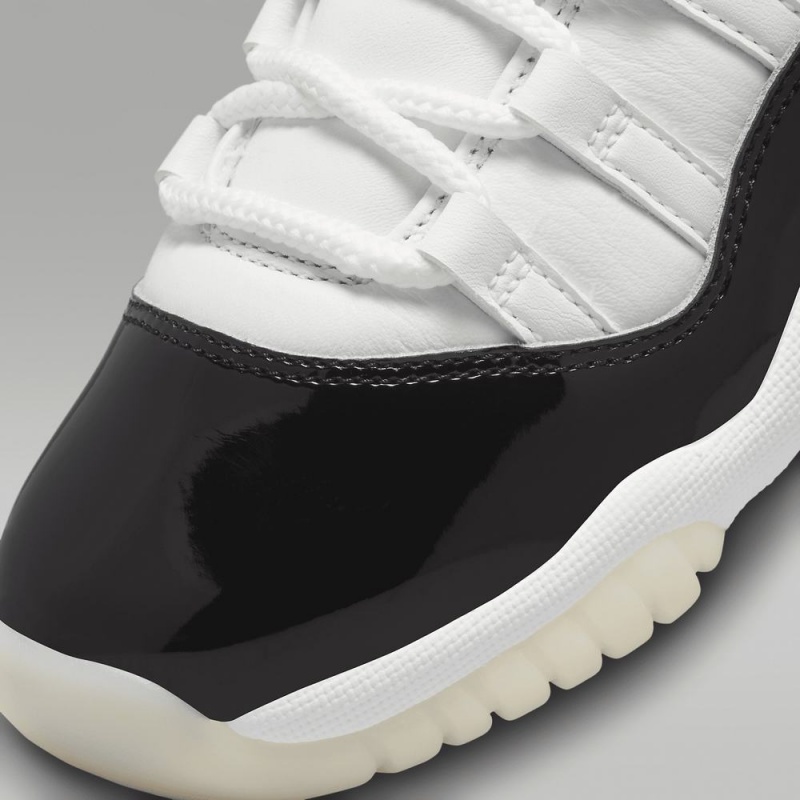 Nike Air Jordan 11 Retro Lasten Kengät Valkoinen Mustat Metal Kultaiset | 827NXRSHL