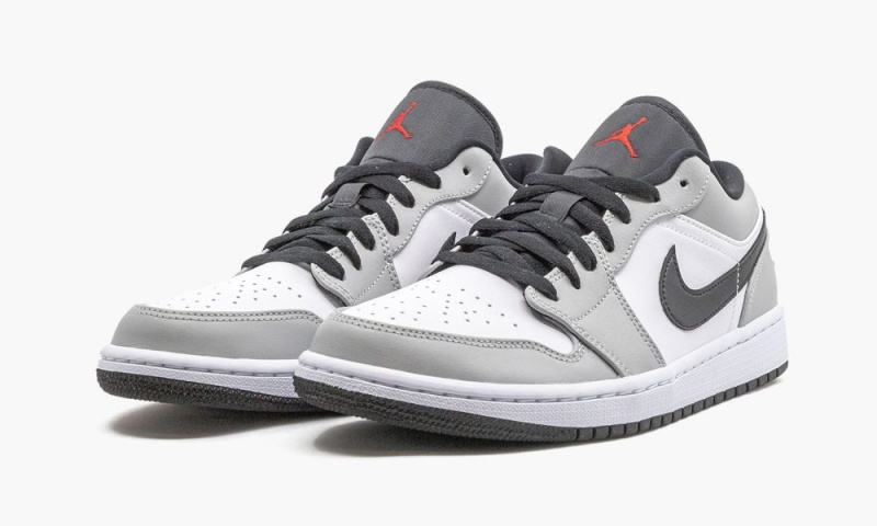 Nike Air Jordan 1 Low 'Light Smoke Grey' Miesten Kengät Harmaat Punainen Valkoinen | 781MADRIV
