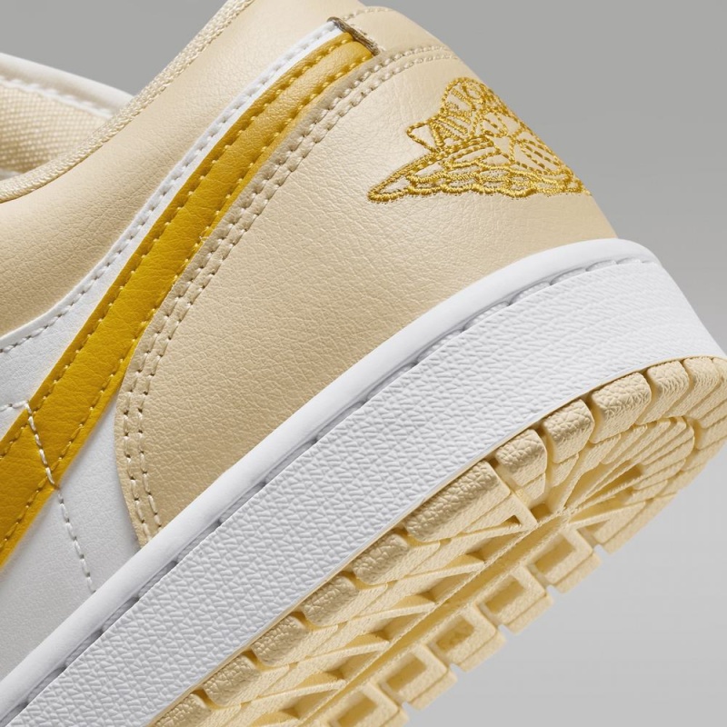 Nike Air Jordan 1 Low Miesten Kengät Vaaleankeltainen Valkoinen Keltainen | 649BTOFDM