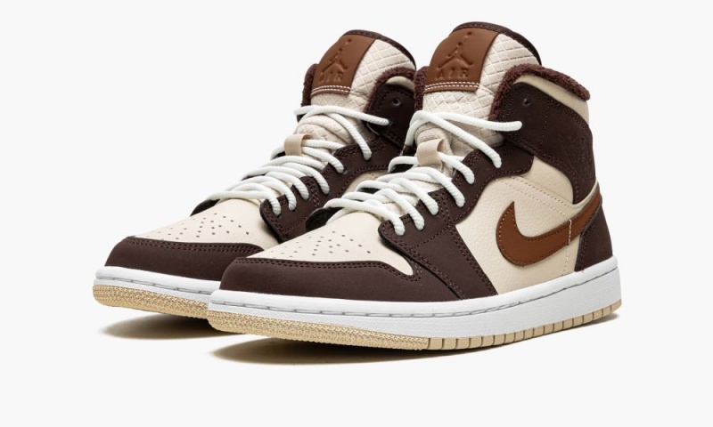Nike Air Jordan 1 MID SE 'Brown Basalt Fleece' Naisten Kengät Ruskea Beige | 804XUGEAT