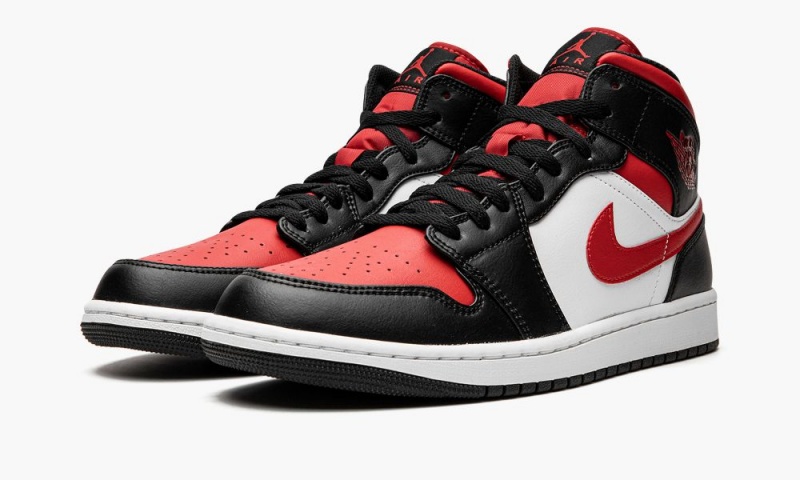 Nike Air Jordan 1 Mid 'Bred Varvas' Miesten Kengät Valkoinen Mustat Punainen | 104BMATPY