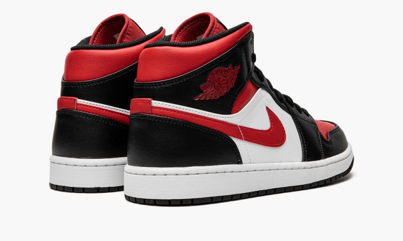 Nike Air Jordan 1 Mid 'Bred Varvas' Miesten Kengät Valkoinen Mustat Punainen | 104BMATPY