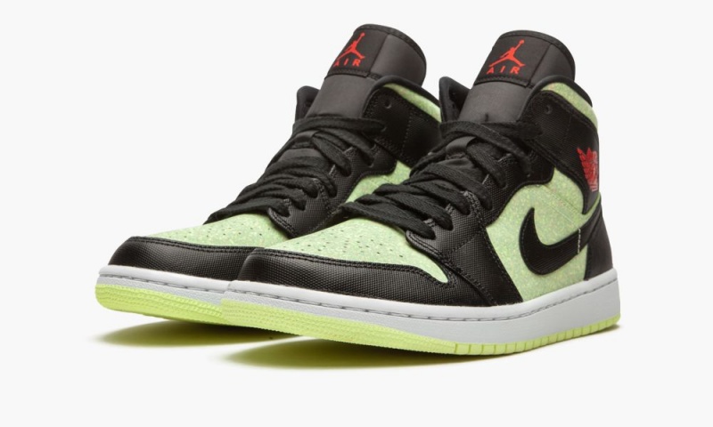Nike Air Jordan 1 Mid SE 'Barely Volt / Chile Red' Naisten Kengät Mustat Punainen Vihreä | 638OCFLYU