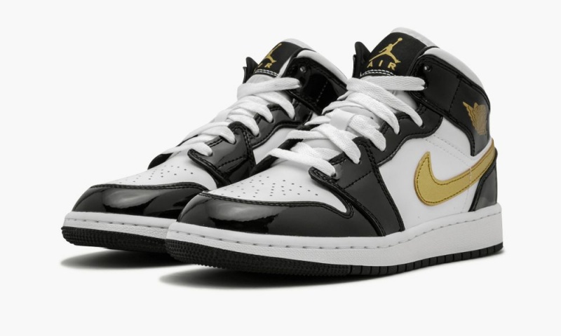 Nike Air Jordan 1 Mid SE (GS) 'Black Gold Kiiltonahka Nahkaiset' Lasten Kengät Mustat Metal Kultaiset Valkoinen | 573CYNJTQ