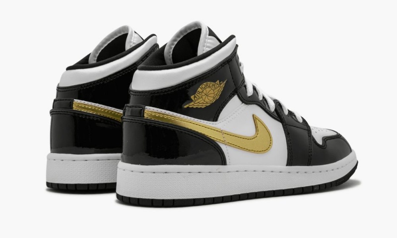 Nike Air Jordan 1 Mid SE (GS) 'Black Gold Kiiltonahka Nahkaiset' Lasten Kengät Mustat Metal Kultaiset Valkoinen | 573CYNJTQ