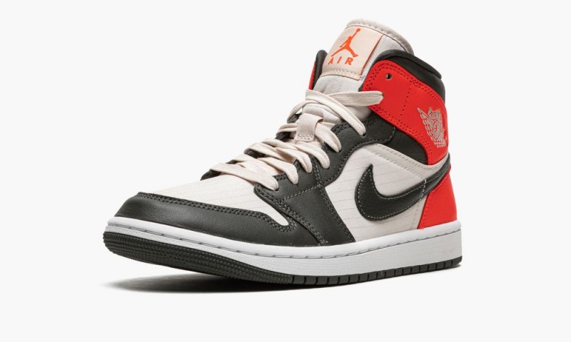 Nike Air Jordan 1 Mid SE 'Newsprint' Naisten Kengät Punainen Mustat | 016XAMOZN