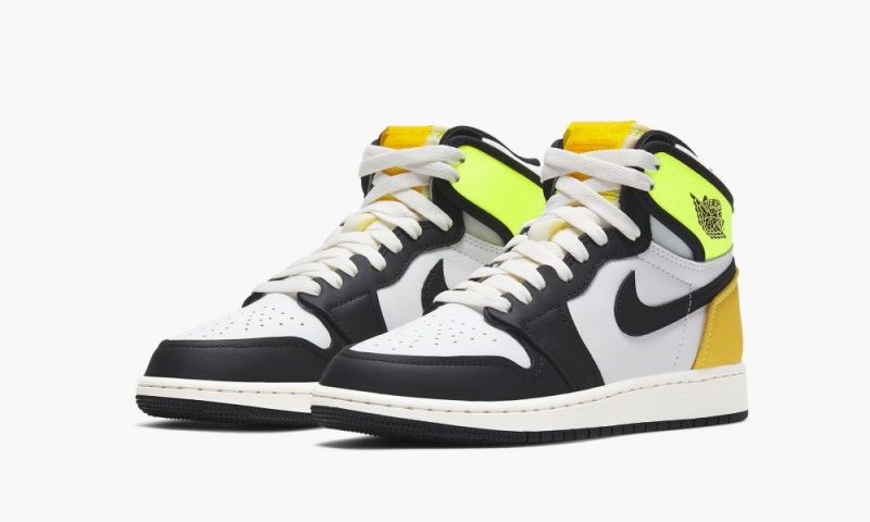 Nike Air Jordan 1 Retro High OG GS 'Volt Gold' Lasten Kengät Valkoinen Mustat | 098FAXLTH