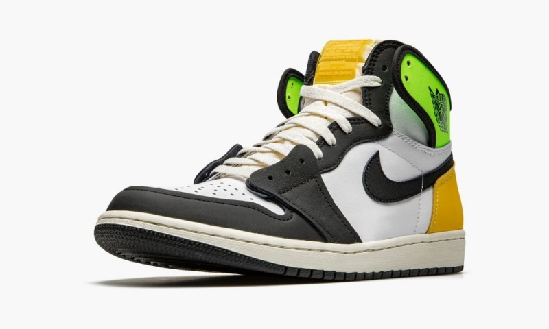 Nike Air Jordan 1 Retro High OG 'Volt Gold' Miesten Kengät Valkoinen Mustat Metal Kultaiset | 745VDWFAL