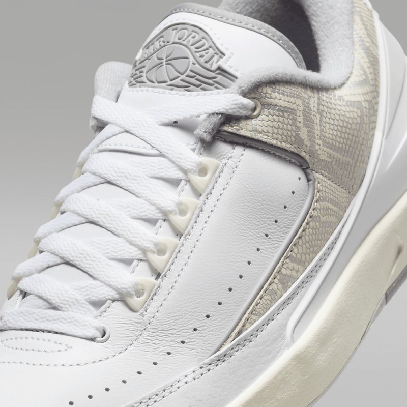Nike Air Jordan 2 Retro Low Miesten Kengät Valkoinen Harmaat | 301TWCFZI