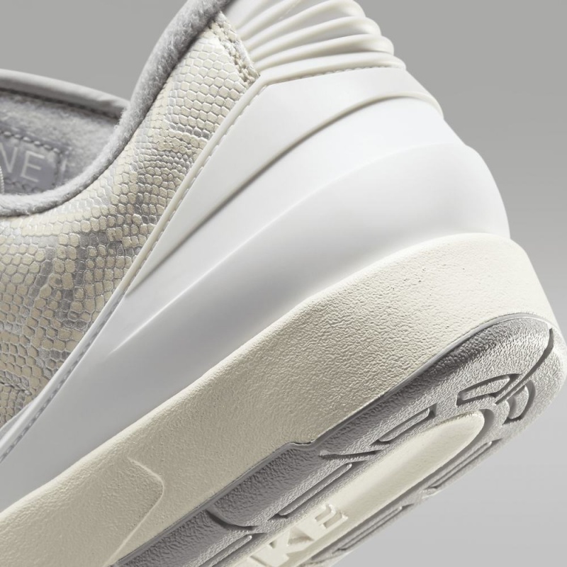 Nike Air Jordan 2 Retro Low Miesten Kengät Valkoinen Harmaat | 301TWCFZI